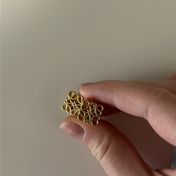 NWOT “L” Inspired 18K Gold Square Cubic Hole Hollow Textured Stud Earrings - Picture 9 of 9